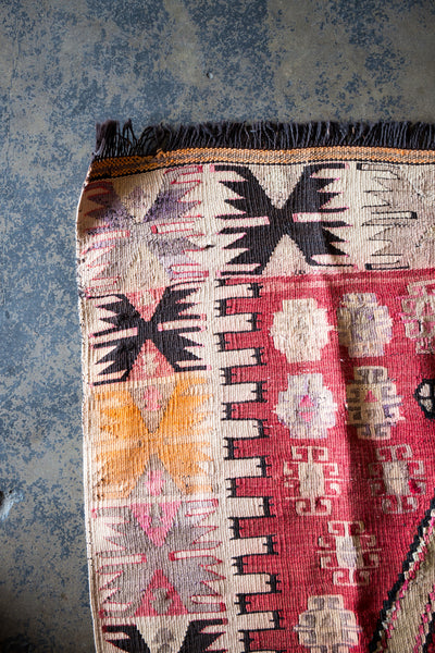 VINTAGE KILIM RUG "MADELYN"