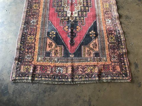 VINTAGE ANATOLIAN KNOTTED RUG "JENNY"