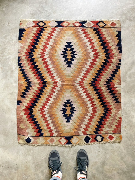 VINTAGE KILIM RUG "BERNADETTE"