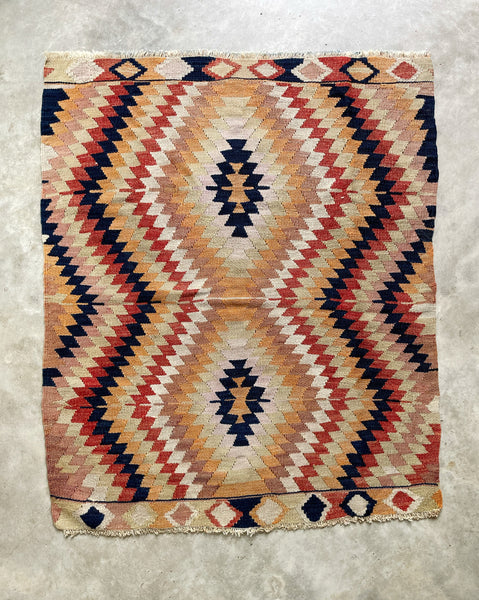 VINTAGE KILIM RUG "BERNADETTE"