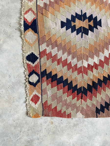 VINTAGE KILIM RUG "BERNADETTE"