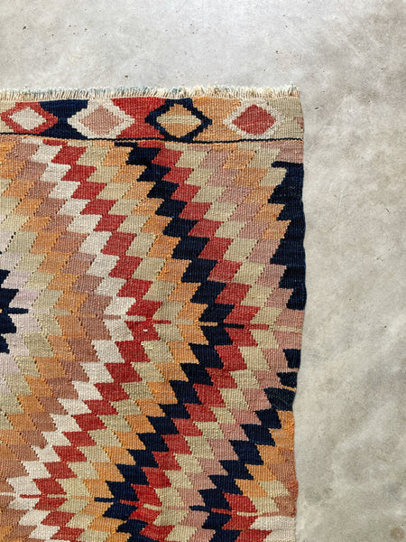 VINTAGE KILIM RUG "BERNADETTE"