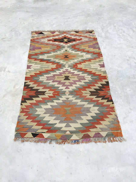 VINTAGE KILIM RUG