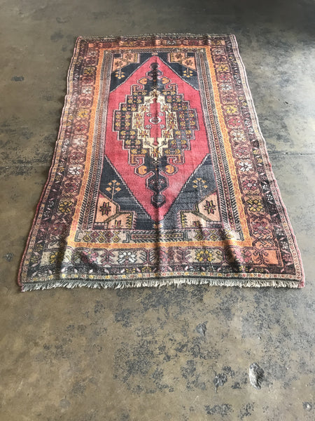 VINTAGE ANATOLIAN KNOTTED RUG "JENNY"