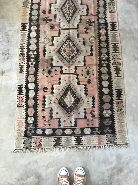 VINTAGE WOOL KILIM RUG "FELICIA"