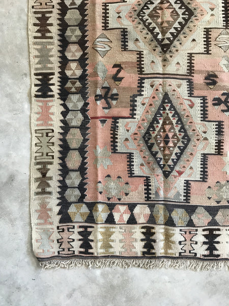 VINTAGE WOOL KILIM RUG "FELICIA"
