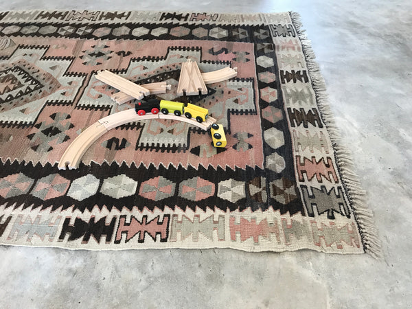 VINTAGE WOOL KILIM RUG "FELICIA"
