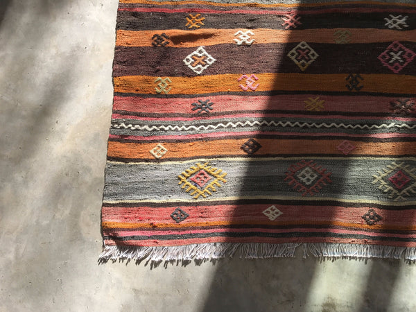 VINTAGE WOOL KILIM RUG "SHELLEY"